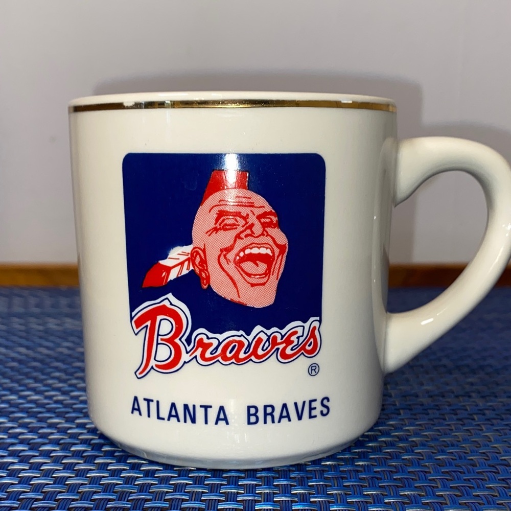 Vintage Atlanta Braves coffee/tea mug. Small flaw see photo.